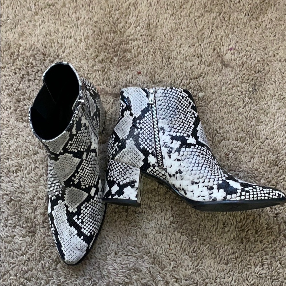 Calvin Klein boots - Picture 3 of 3